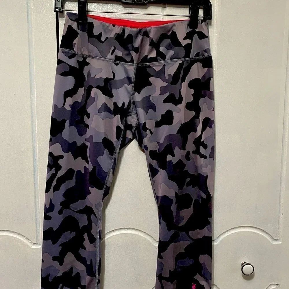 Reebok Camo Capri leggings black/gray Yoga Running Workout size small